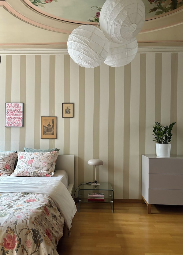 1 habitación, escritorio, tabla de planchar con plancha y wifi gratis