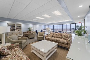 Flat-screen TV, DVD player - Gulf Front Condo | Outdoor & Indoor Pools! (Orange Beach)