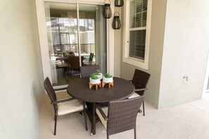 Outdoor dining - Storey Lake Resort, private pool, near famous attractions!! (Kissimmee)