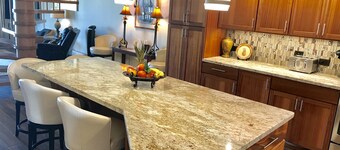 Renovated-Kamaole Sands Resort, 2 Bedroom/2 Bath, across from Kamaole Beach III