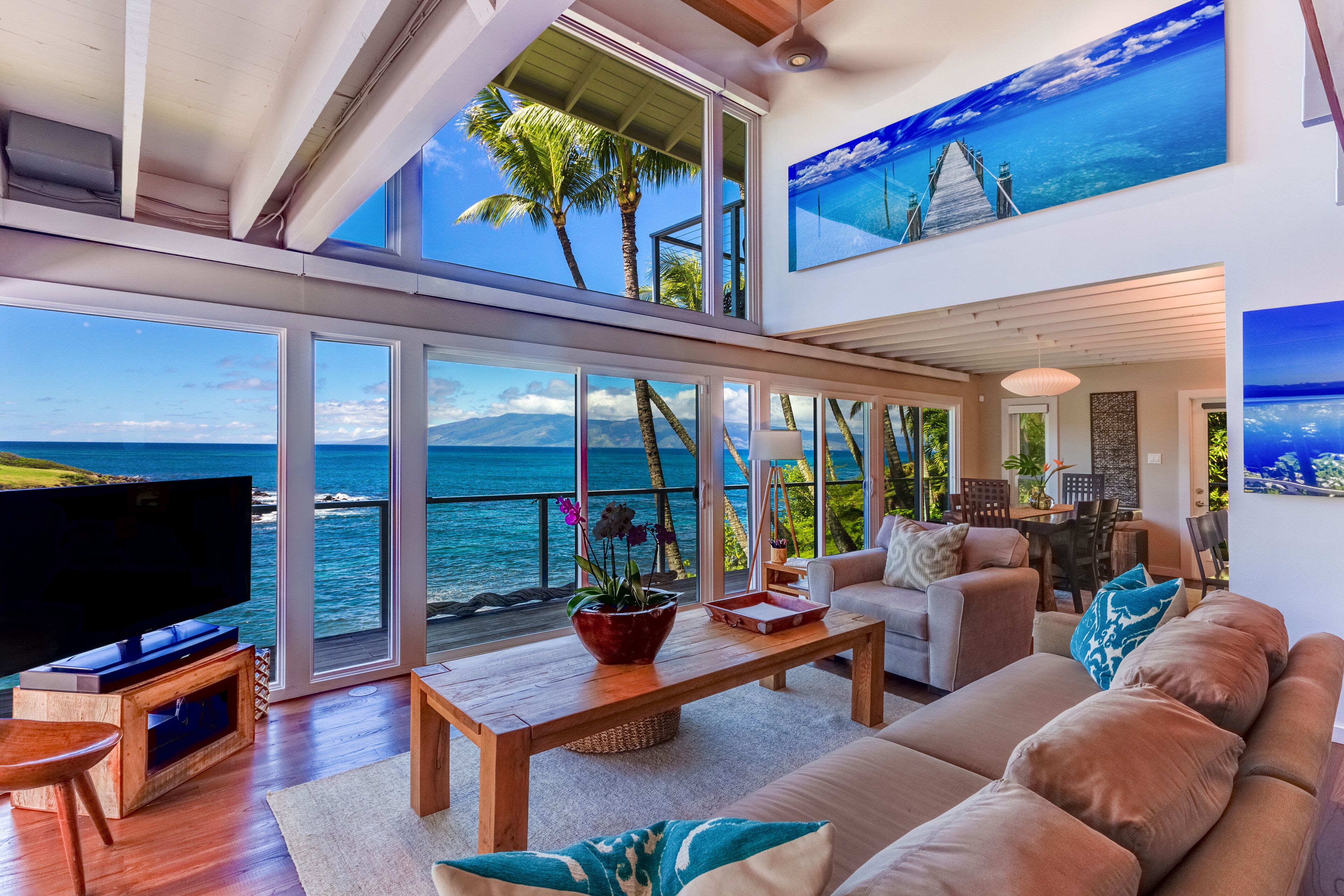 
                      Luxury Napili Waterfront Home