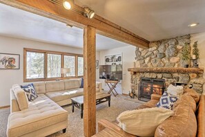 تلفزيون ذكي، مدفأة، مشغل دي في دي، كُتُب