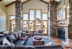 Tv, eldstad, tv-spel och dvd-spelare