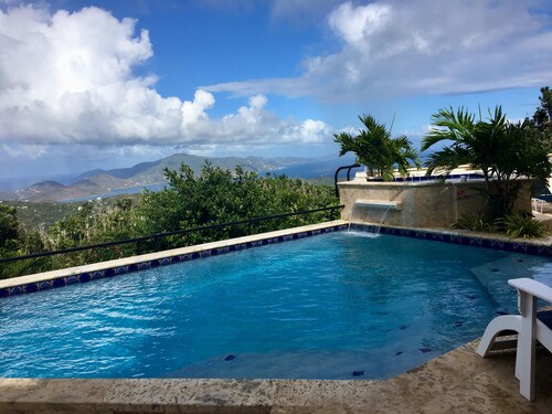Alta Vista - Mint condition, private pool, 50 mile views and a backup generator!