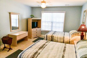 2 bedrooms, iron/ironing board, free WiFi, bed sheets