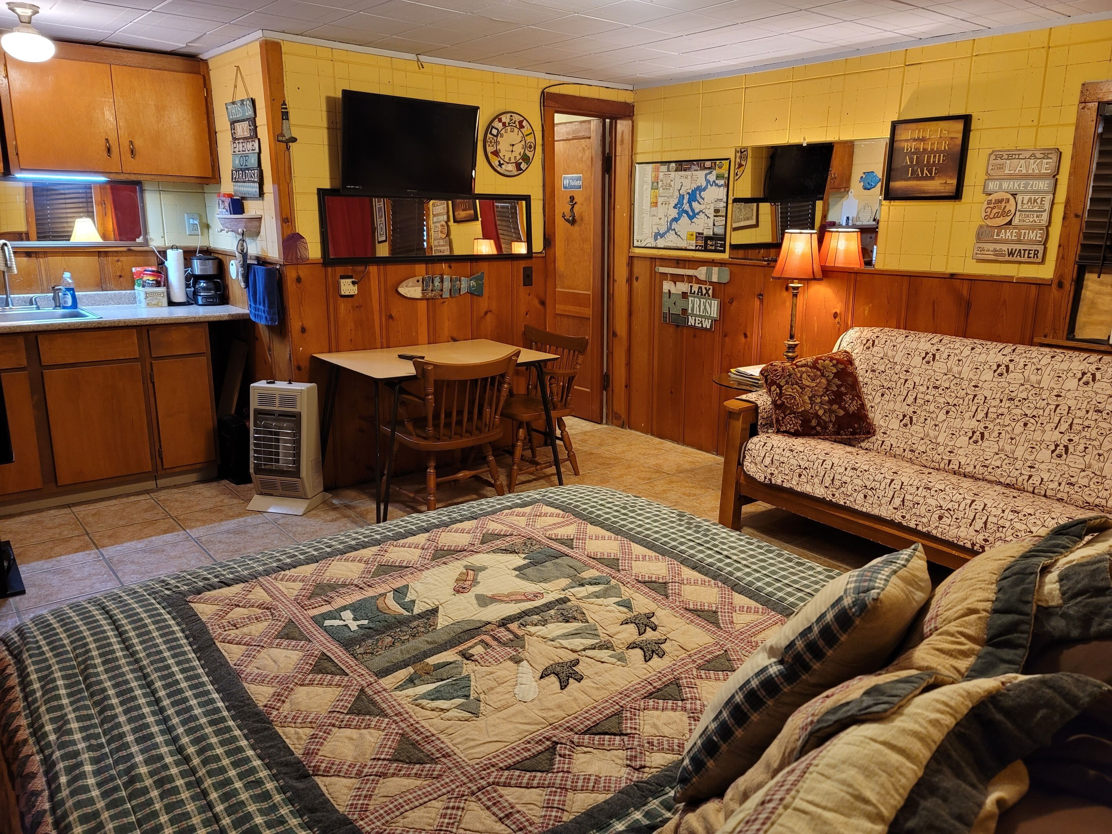 AWESOME night's sleep. S Grand Lake. East of Disney 1 mile. Quiet location.