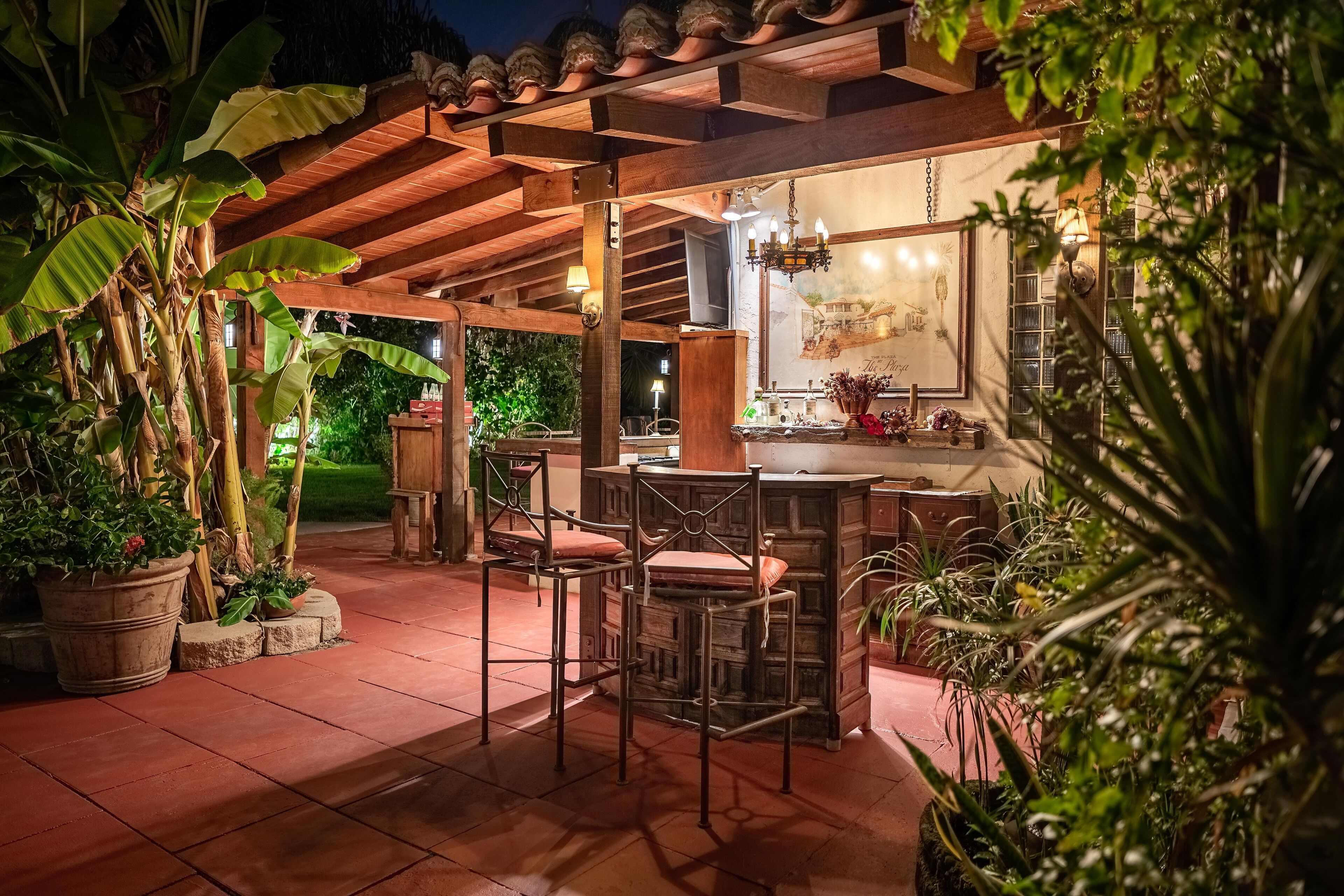 Private Casita Antigua for 2, Romantic, Old Spanish Estate, Pool, Gardens 