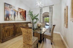 Dining - Luxury Home w/ NEW back yard and Heated Pool (Scottsdale)