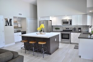 Fridge, microwave, oven, stovetop - Luxury Home w/ NEW back yard and Heated Pool (Scottsdale)