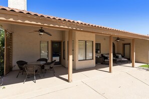 Outdoor dining - Luxury Home w/ NEW back yard and Heated Pool (Scottsdale)