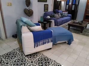 Una Smart TV, libros