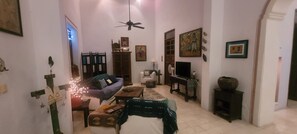 Una Smart TV, libros