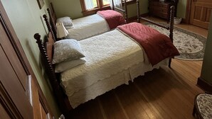 Unclassified image, 2 of 19, button - Point Robinson Lighthouse - Keeper's Quarters B (Vashon Island)