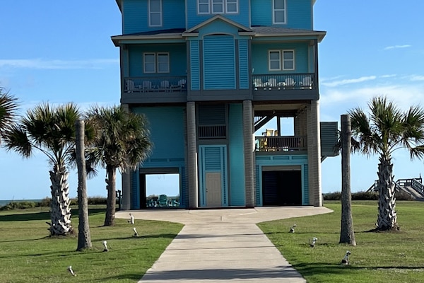 House as you enter the driveway