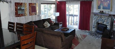 TV connectée, cheminée, lecteur de DVD