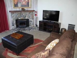 Smart TV, chimenea y reproductor de DVD 