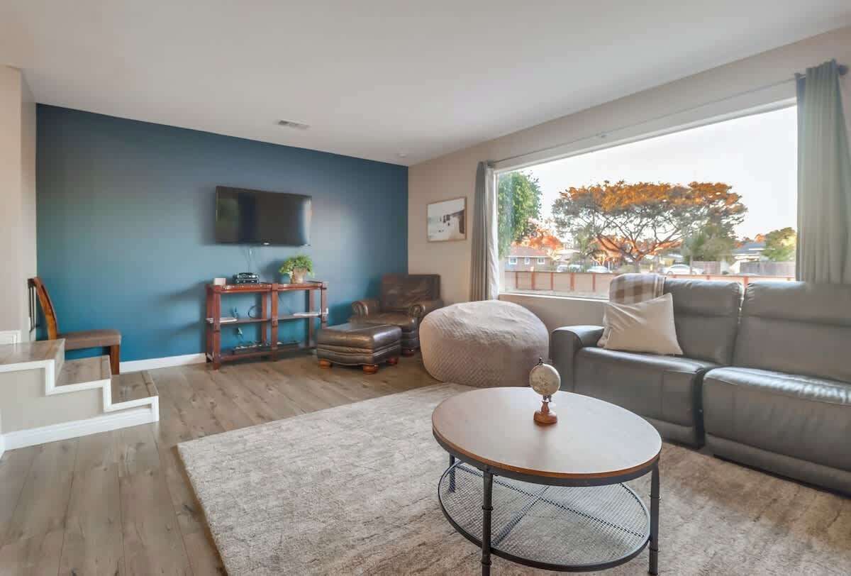 TV, fireplace, stereo, offices