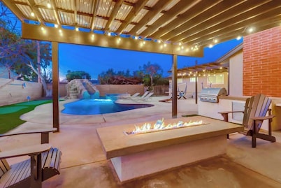 Salt Water Pool & Mini Golf - Close to Downtown