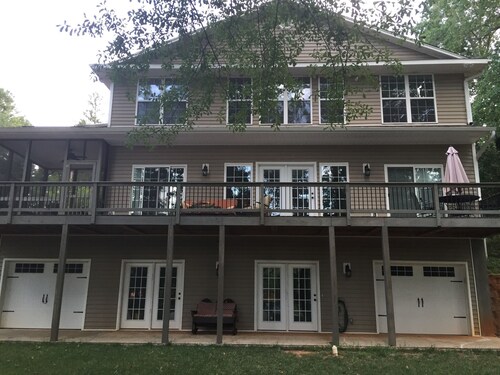 Secluded Seneca/Clemson Lake Hartwell Waterfront, 3 miles to CU