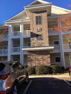 Our building in magnolia pointe, with parking We are on the top floor w elevator