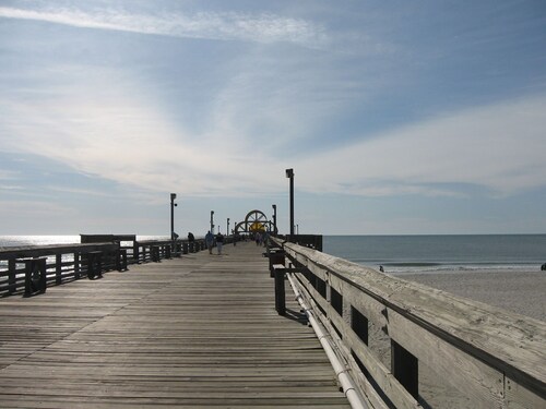 BOOKING 2026! GR RATES GR LOCA 2BEDRM w ELEVATOR GOLF VIEW APPRX 1 MILE TO BEACH