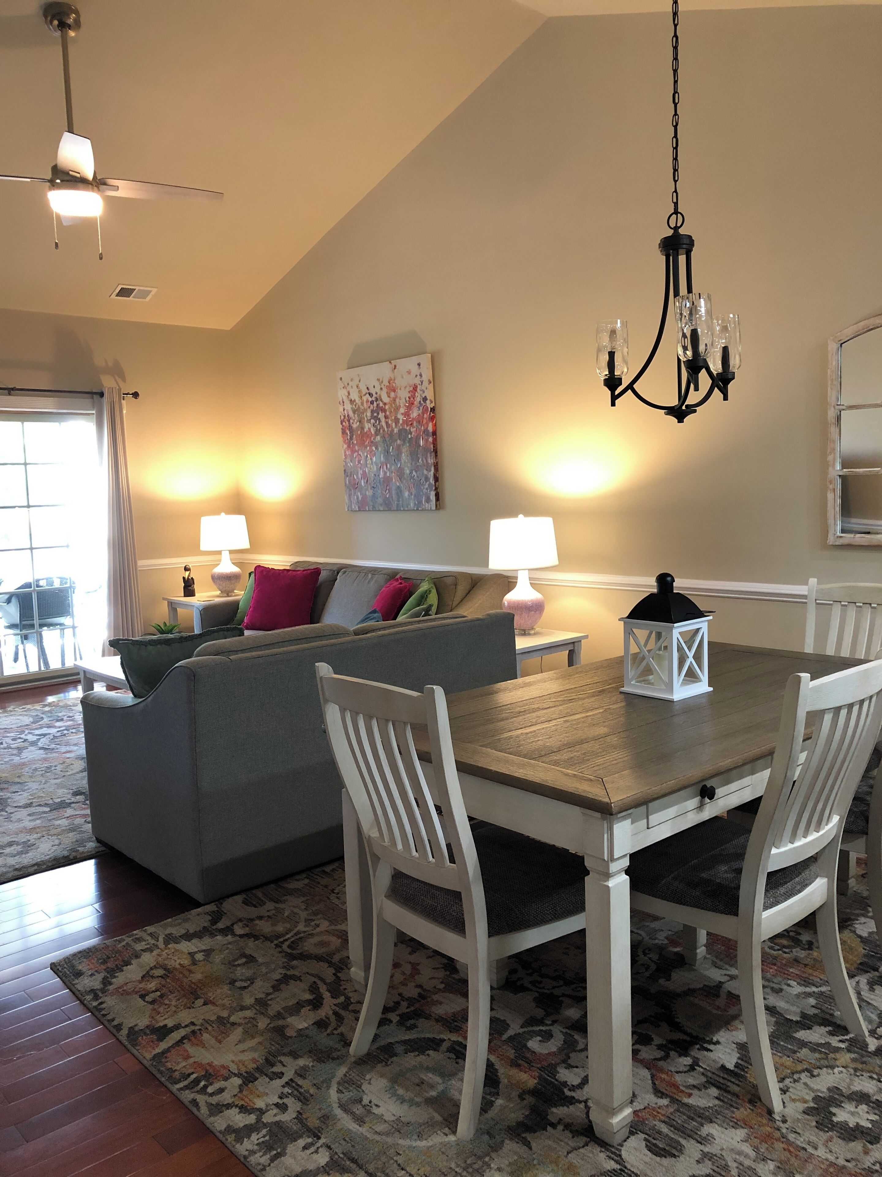 Flat-screen TV, stereo