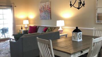 Flat-screen TV, stereo