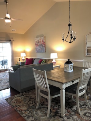 Flat-screen TV, stereo