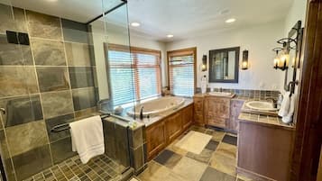 Baignoire, baignoire Ă jets, sĂšche-cheveux, serviettes fournies