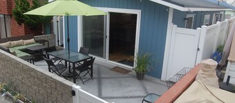 Beach Cottage - 4th from Ocean, Private Patio, Ocean View, now with A/C