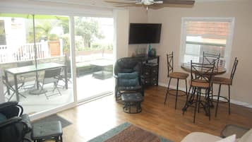 Smart TV, DVD player