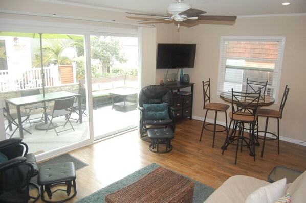 Smart TV, DVD player