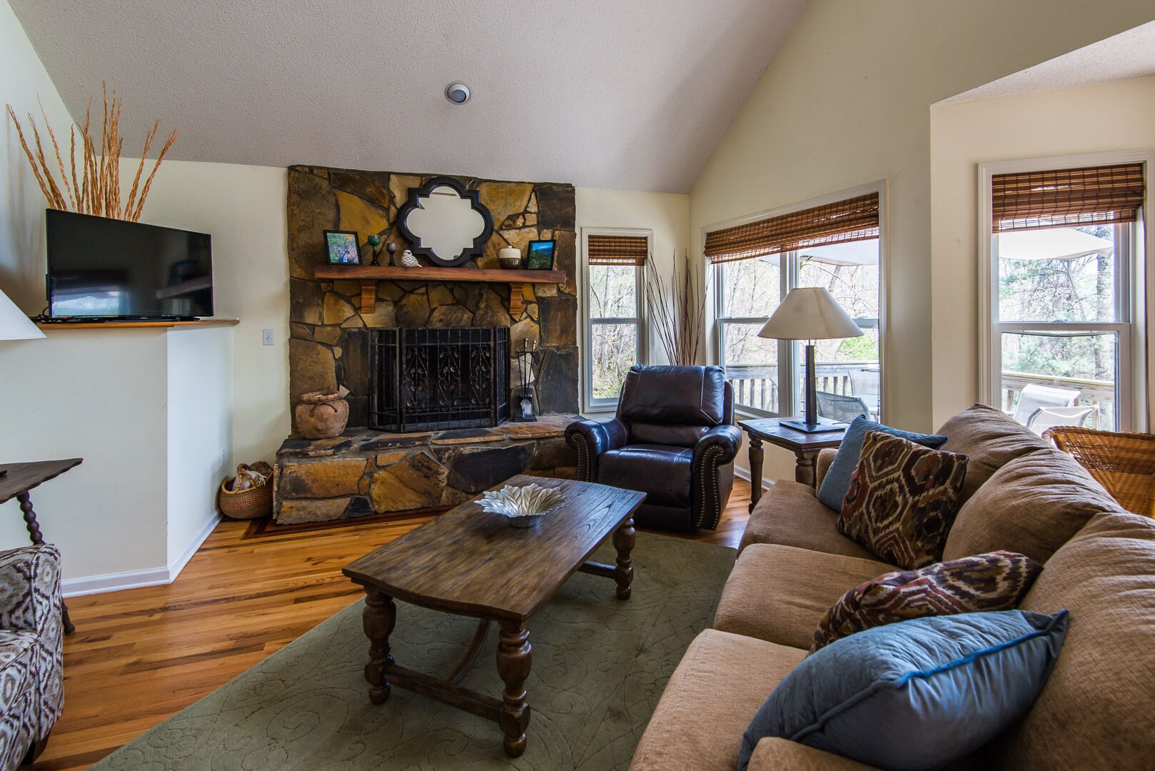 Private Gorgeous Mountain View Chalet- SUPER RATES