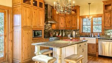 KylskÄp, mikrovÄgsugn, ugn och spishÀll