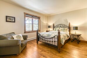 4 bedrooms, iron/ironing board, free WiFi, bed sheets