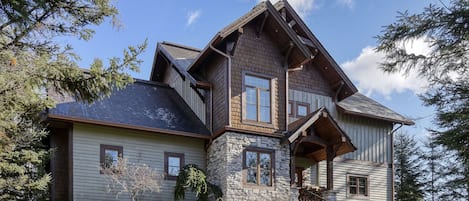 المنشأة من الخارج