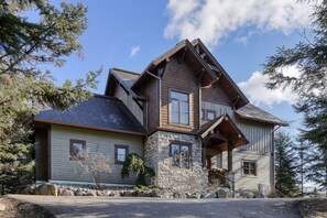 Exterior - Tremblant: Luxurious Mountain Home, Heart of the Village! 25% off 7 nights +  (Mont-Tremblant)