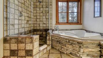 SĂšche-cheveux, serviettes fournies, savon, papier toilette