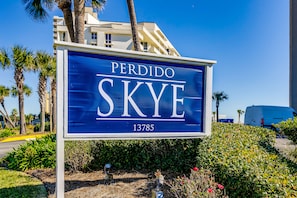 A blue sign with the name "Perdido Skye" and the number "13785" indicating a location.