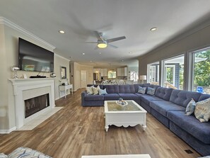 电视、智能音箱