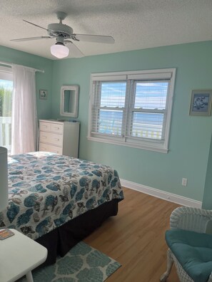 4 dormitoris, planxa i posts de planxar, wifi i roba de llit 