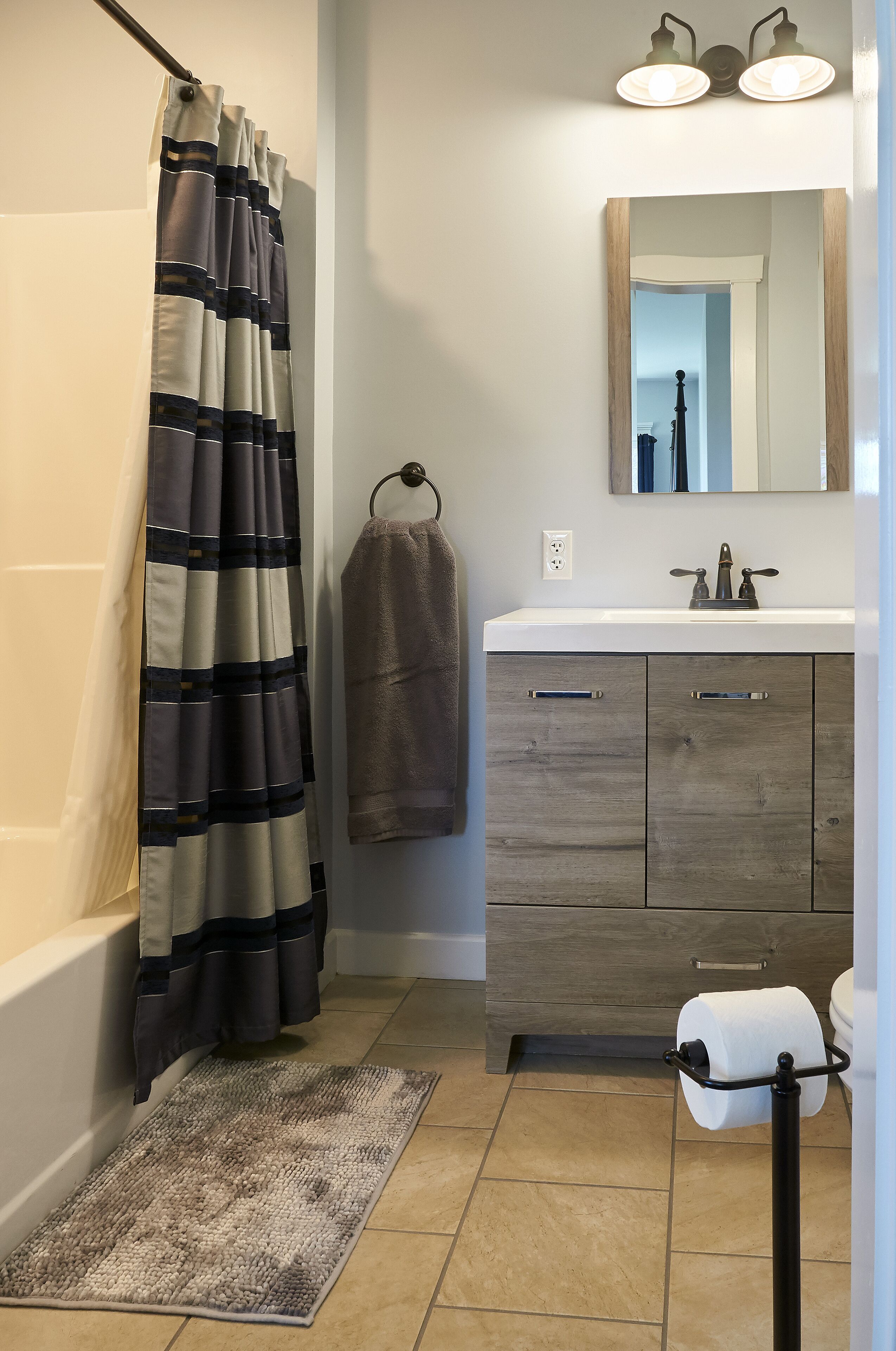 2 min. to Kitchen Kettle Village. 4 bdrm & 3 Bath! Outdoor space w/ firepit