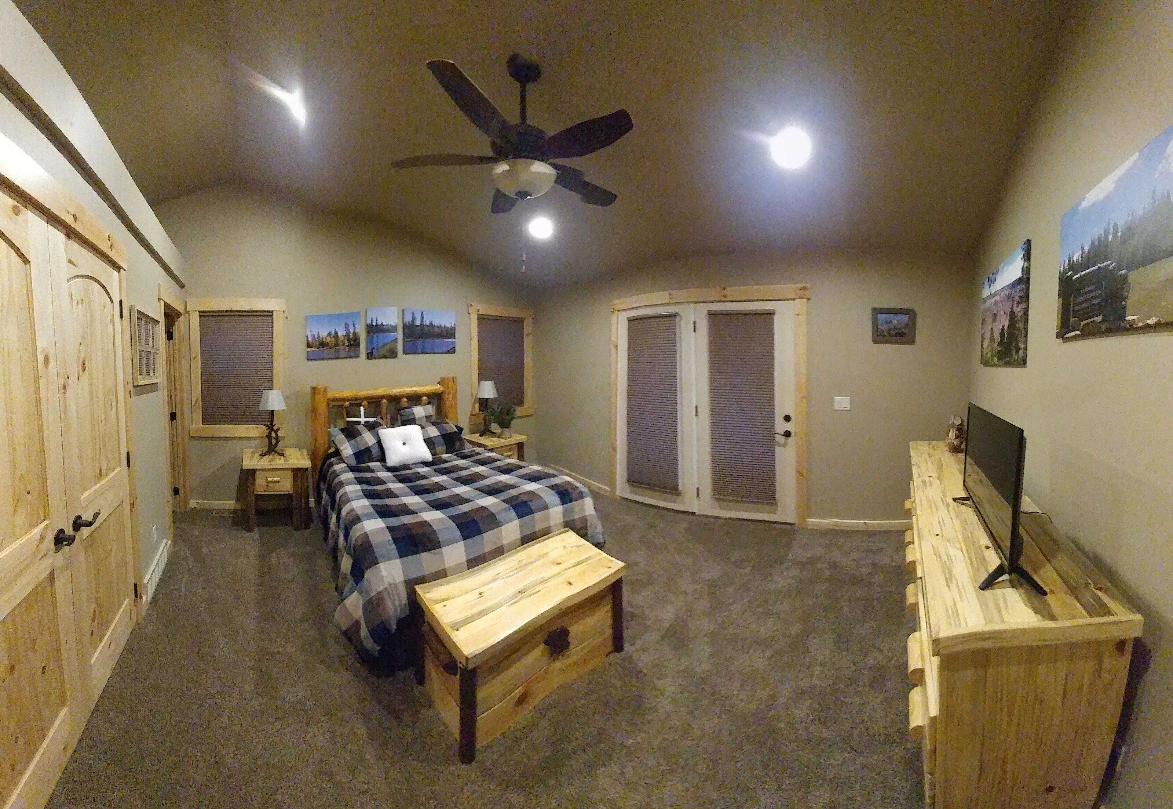 SERENE MEADOW
NEW BEAUTIFUL/RELAXING CABIN RIGHT IN THE MEADOW OF DUCKCREEK. 