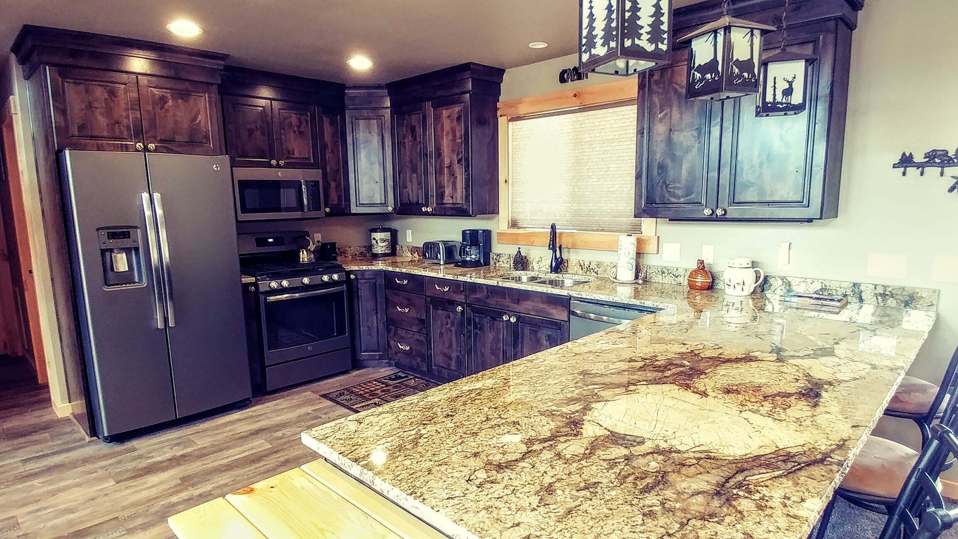 SERENE MEADOW
NEW BEAUTIFUL/RELAXING CABIN RIGHT IN THE MEADOW OF DUCKCREEK. 