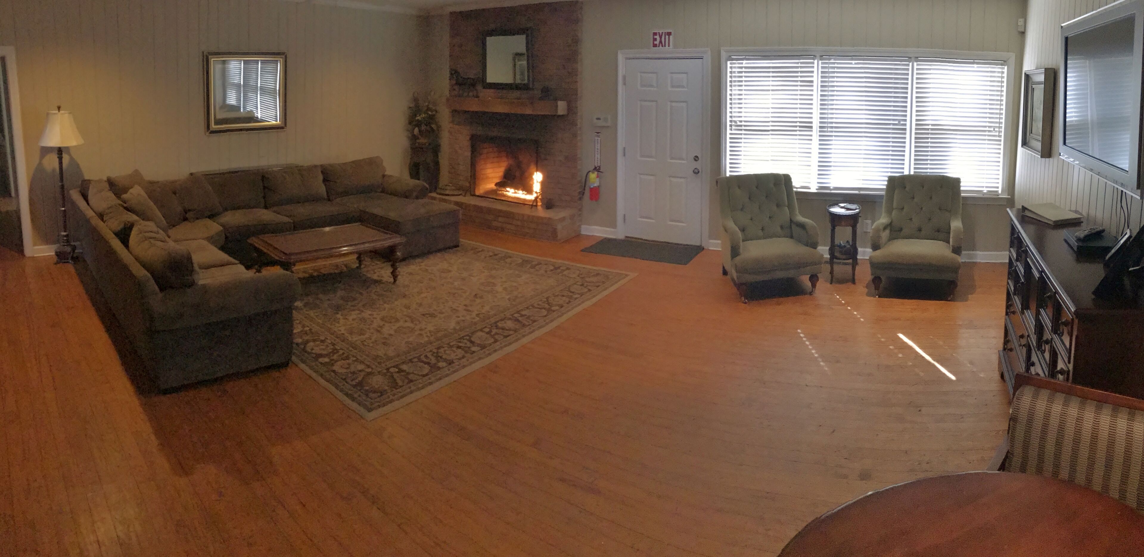 Lundy Creek Lodge- 17 Bedroom Lodge perfect for Retreats, Reunions and Weddings