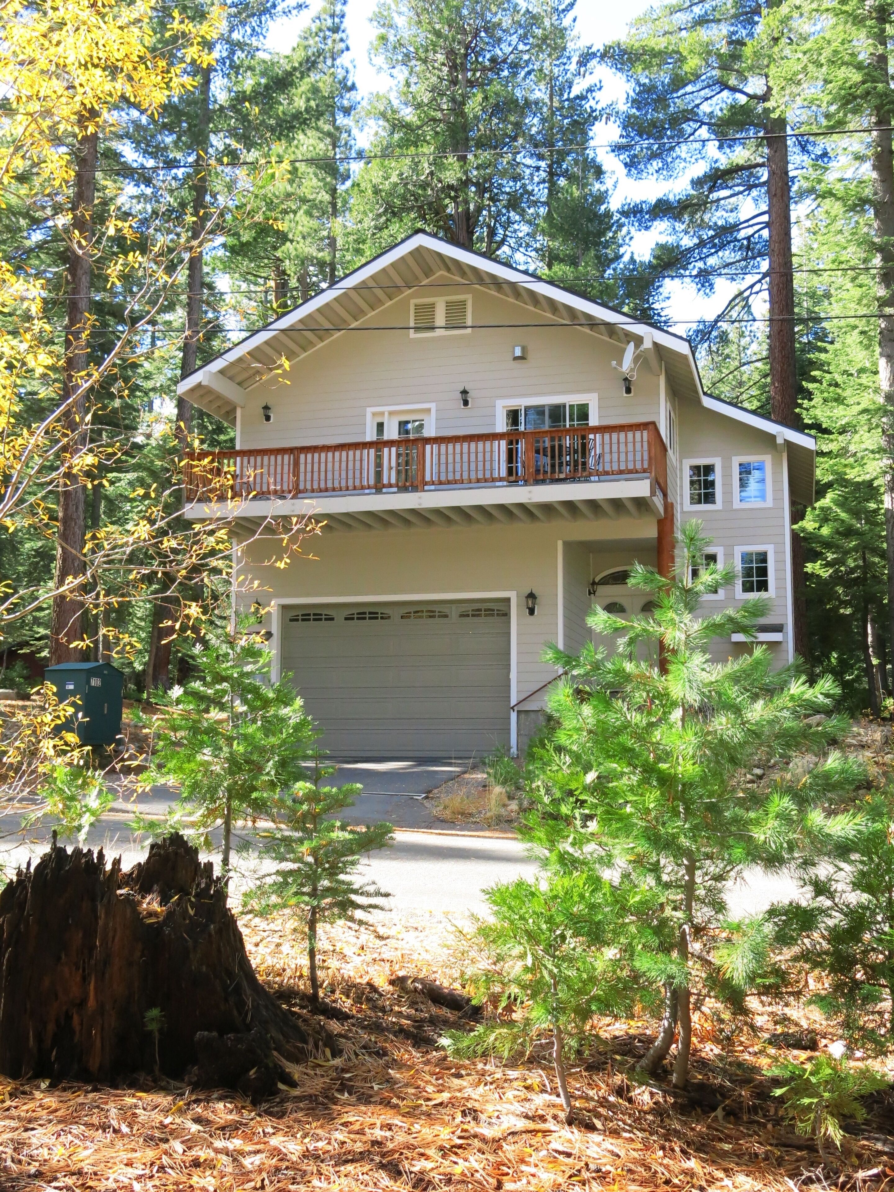 Comfortable Family Home, Walk to Lake, Beach and Pier