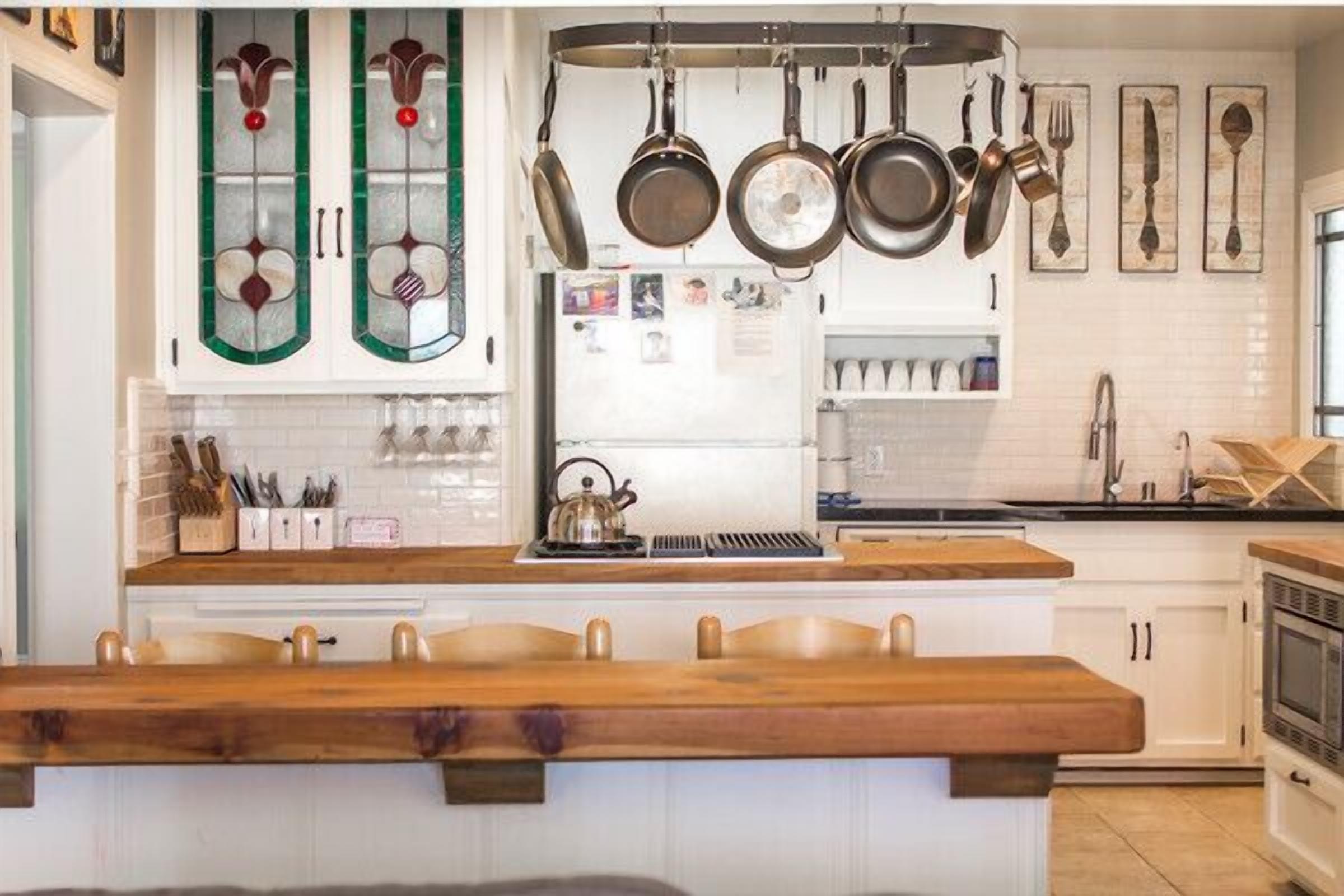 The Charming 'Windy Gables' on Hollywood Beach: Dream Get-Away