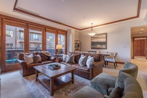 Televisio, takka, DVD-soitin