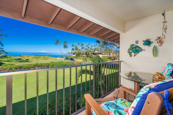 Enjoy oceanfront views relaxing in paradise!! Private lanai and quiet area.