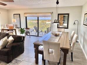 Smart TV, chimenea, videojuegos y reproductor de DVD 